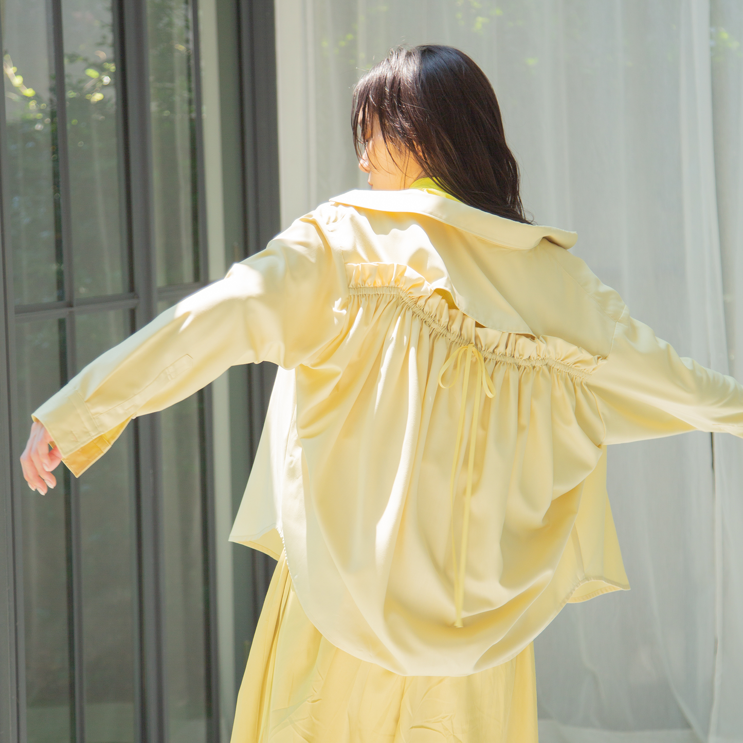 バックギャザーシャツ|shirt with gathers at the back