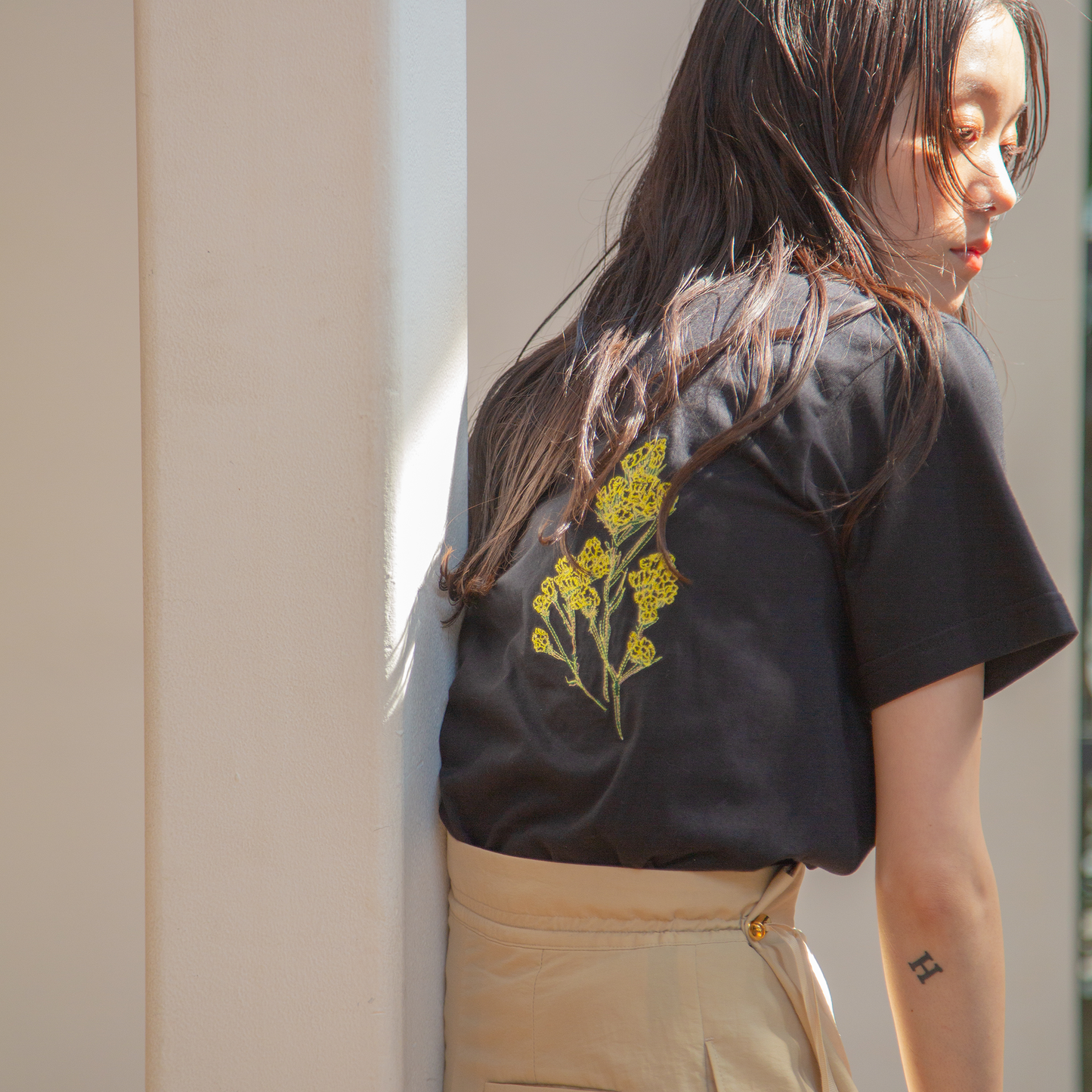 刺繍半袖Tシャツ|short sleeve T-shirt with flower embroidery