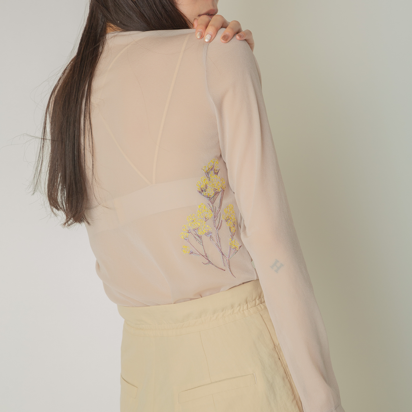 刺繍ハイネックカットソー|sheer jersey tops with flower embroidery