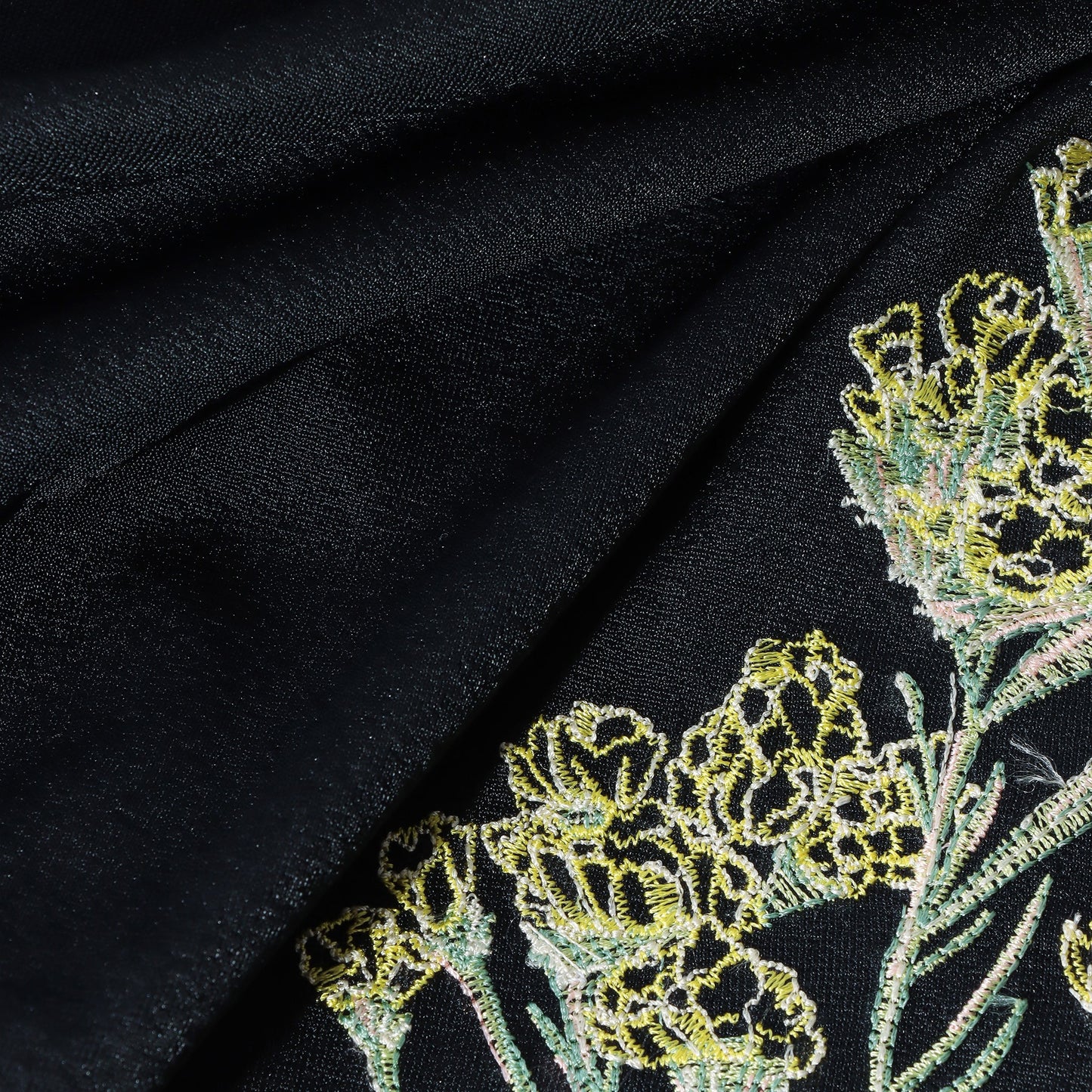 刺繍ハイネックカットソー|sheer jersey tops with flower embroidery